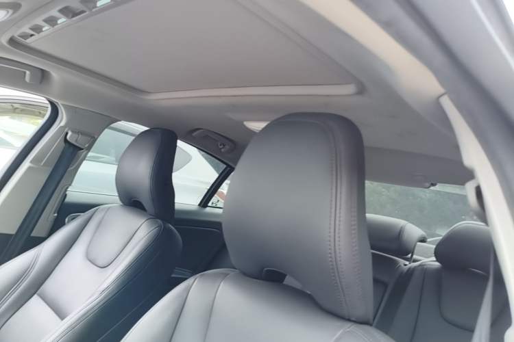 Used Volvo S60 2015 S60L 2.0T Zhiyuan Edition Headliner