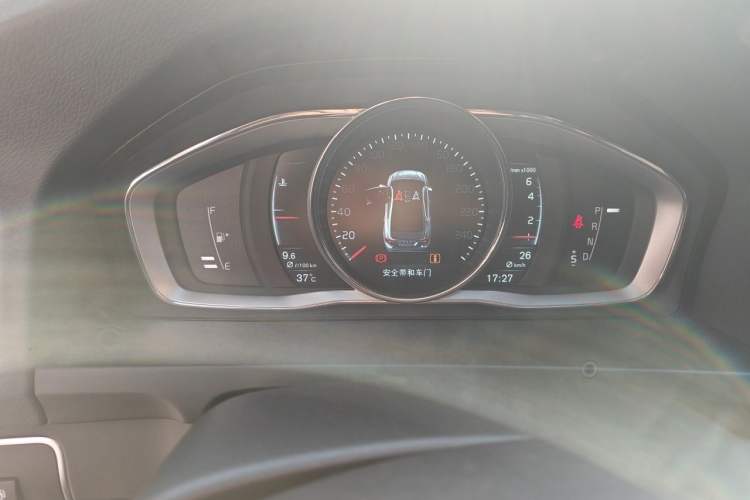 Used Volvo S60  Instrument Cluster