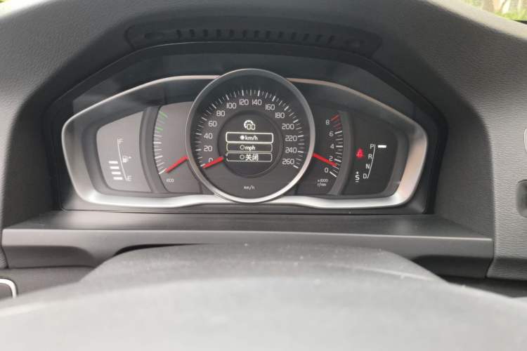 Used Volvo S60 2015 S60L 2.0T Zhiyuan Edition Instrument Cluster