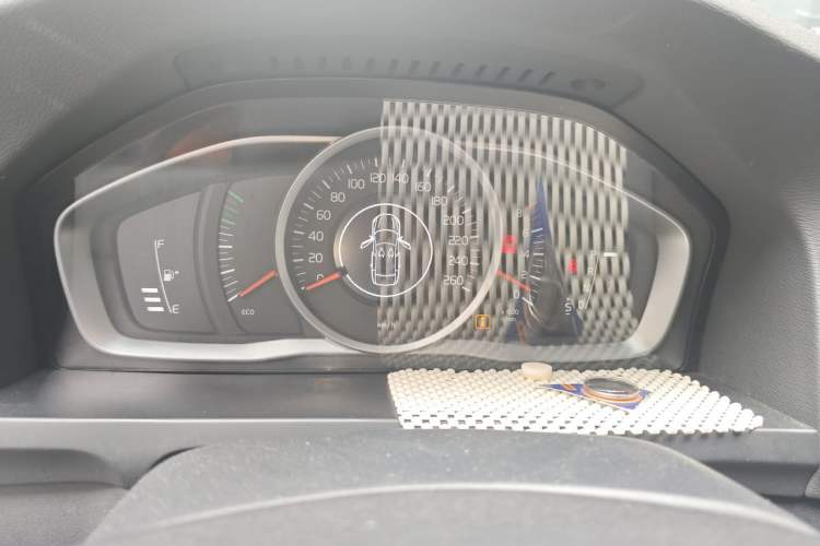 Used Volvo S60 2015 S60L 2.0T Zhiyuan Edition Instrument Cluster