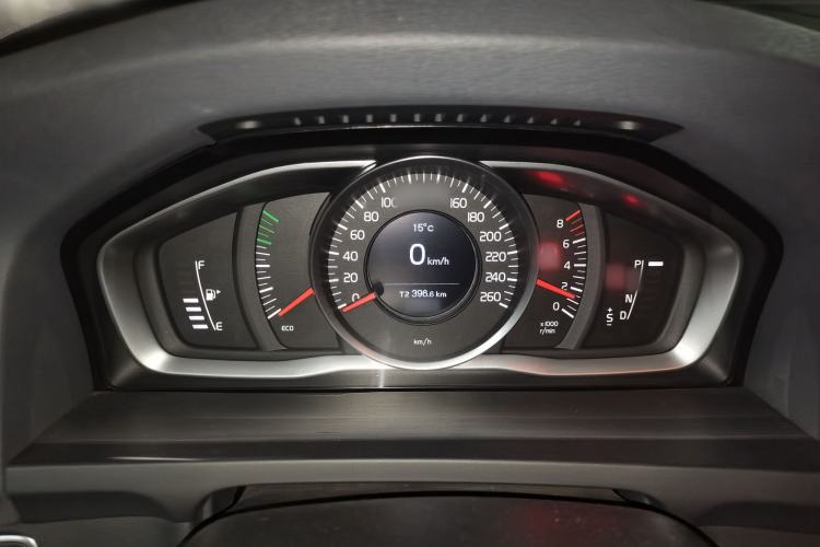 Used Volvo S60 2015 S60L 2.0T Zhiyuan Edition Instrument Cluster