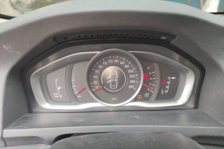 Used Volvo S60 2015 S60L 2.0T Zhiyuan Edition Instrument Cluster