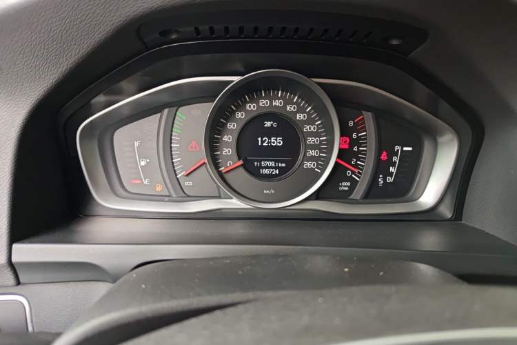 Used Volvo S60 2015 S60L 2.0T Zhiyuan Edition Instrument Cluster