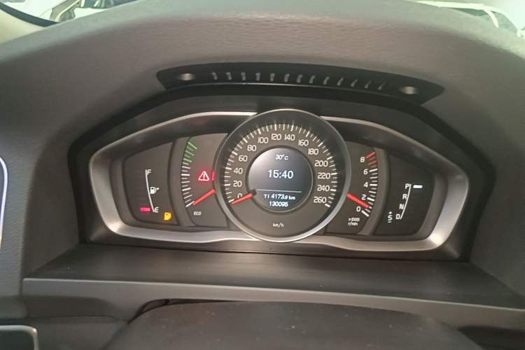 Used Volvo S60 2015 S60L 2.0T Zhiyuan Edition Instrument Cluster