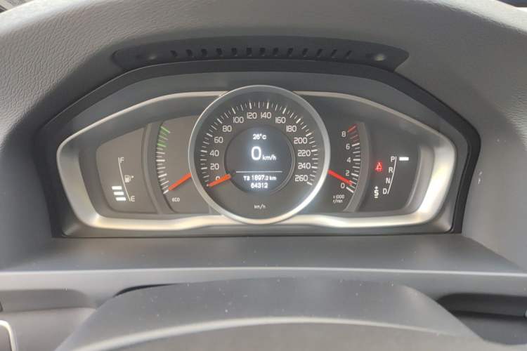 Used Volvo S60 2015 S60L 2.0T Zhiyuan Edition Instrument Cluster