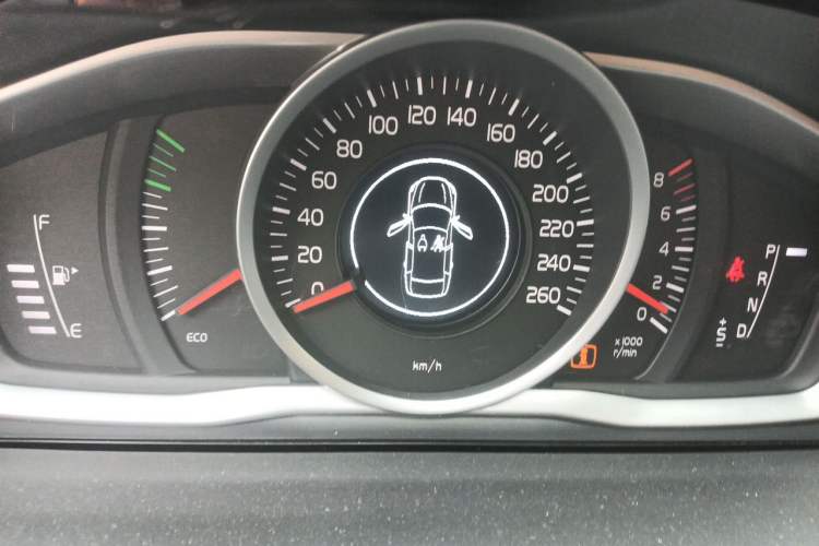 Used Volvo S60 2015 S60L 2.0T Zhiyuan Edition Instrument Cluster