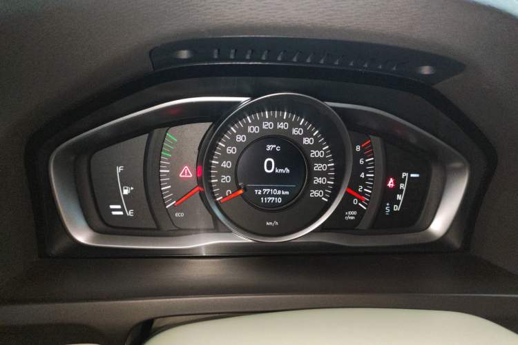 Used Volvo S60 2015 S60L 2.0T Zhiyuan Edition Instrument Cluster
