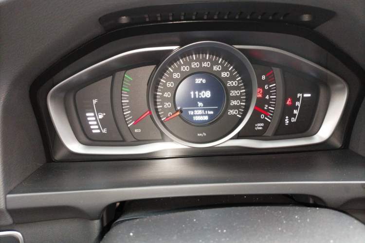 Used Volvo S60 2015 S60L 2.0T Zhiyuan Edition Instrument Cluster