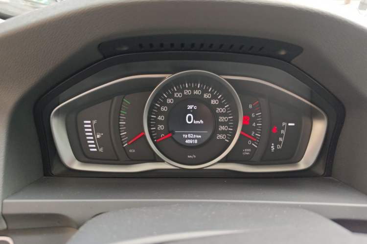 Used Volvo S60 2015 S60L 2.0T Zhiyuan Edition Instrument Cluster
