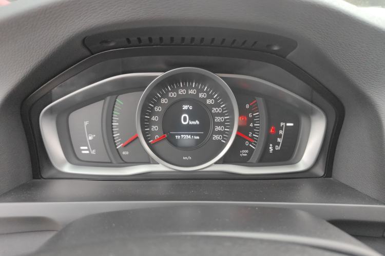 Used Volvo S60 2015 S60L 2.0T Zhiyuan Edition Instrument Cluster