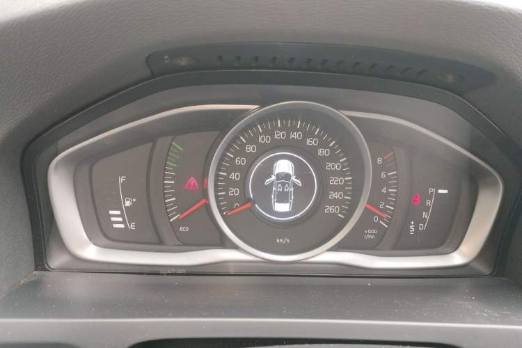 Used Volvo S60 2015 S60L 2.0T Zhiyuan Edition Instrument Cluster