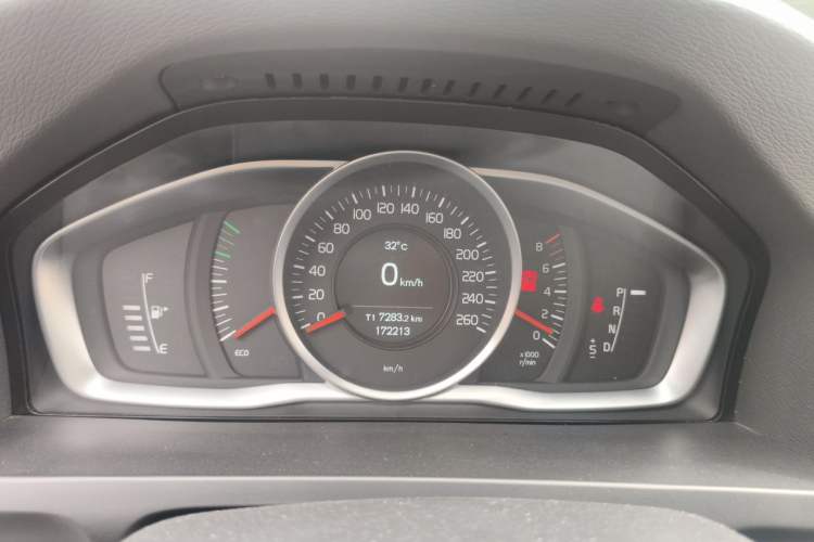 Used Volvo S60 2015 S60L 2.0T Zhiyuan Edition Instrument Cluster
