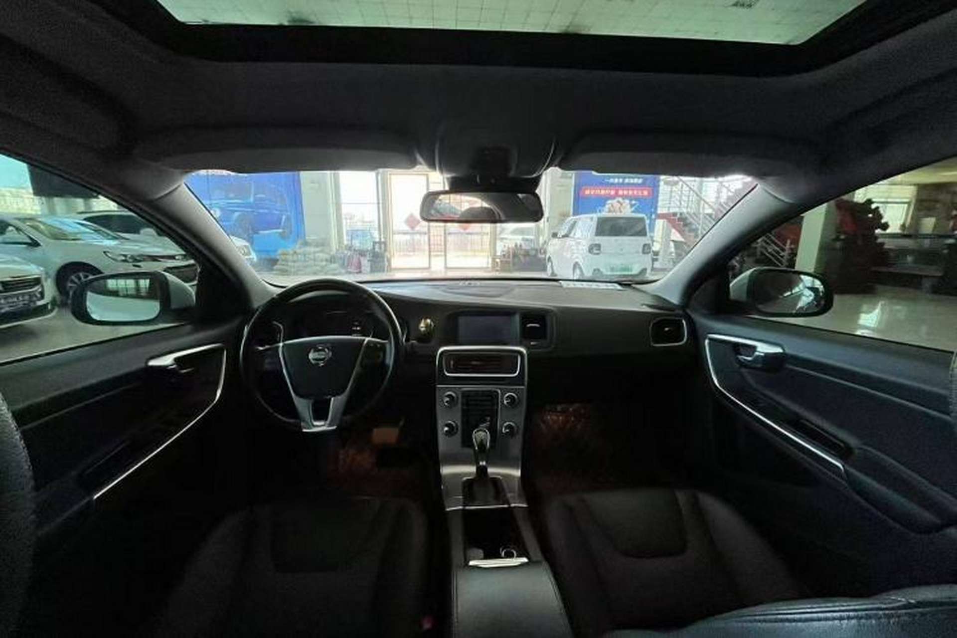 Used Volvo S60 2015 S60L 2.0T Zhiyuan Edition Interior 1