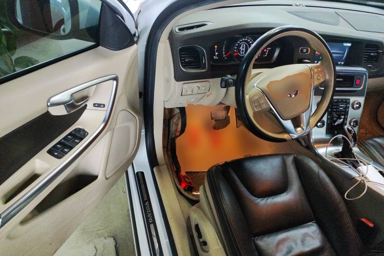 Used Volvo S60 2015 S60L 2.0T Zhiyuan Edition Interior 3