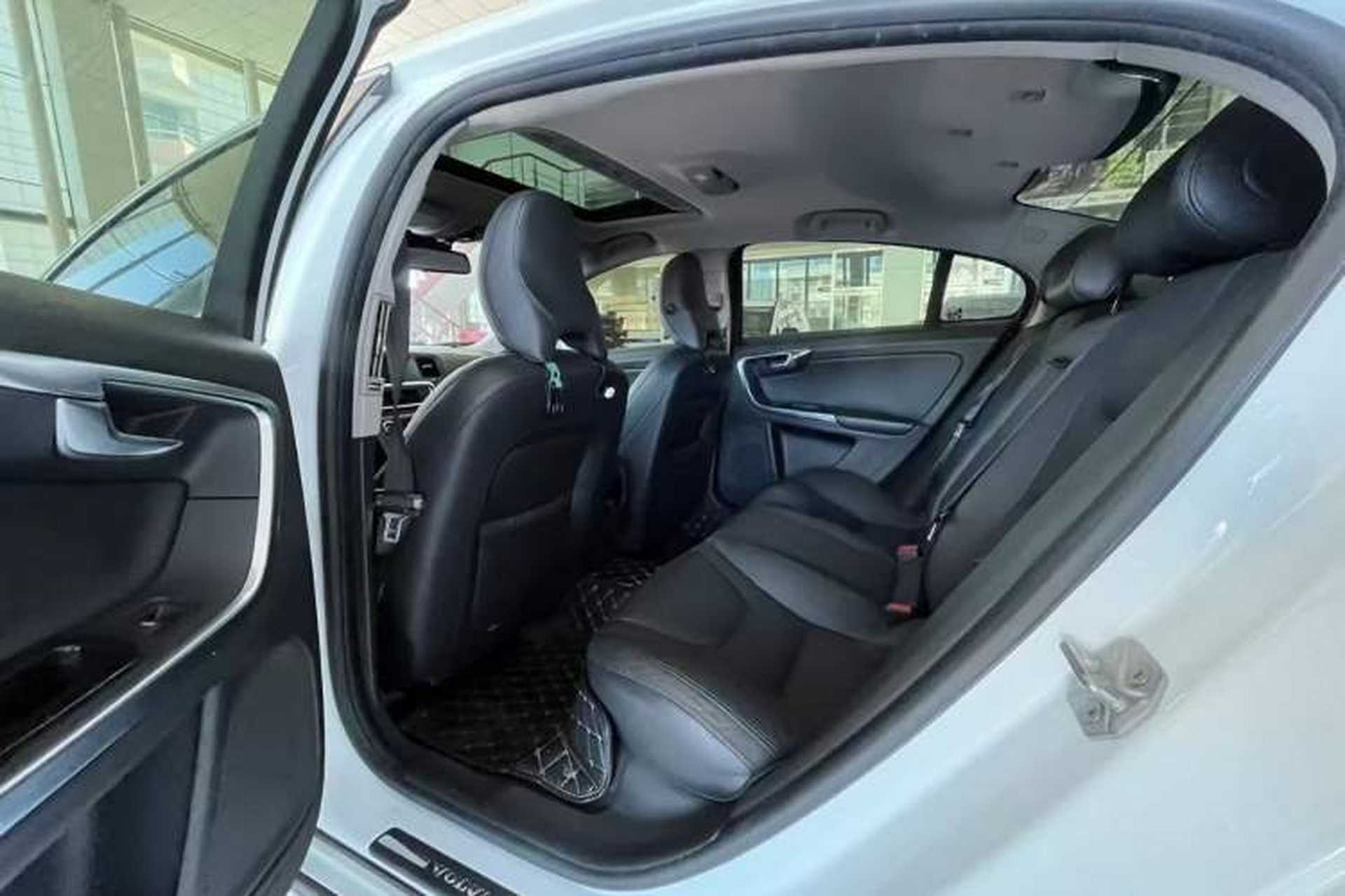 Used Volvo S60 2015 S60L 2.0T Zhiyuan Edition Interior 3