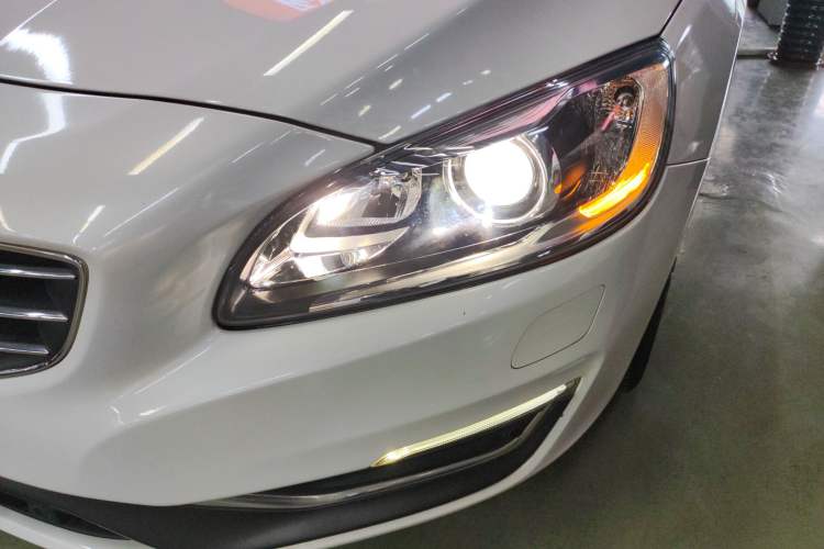 Used Volvo S60 2015 S60L 2.0T Zhiyuan Edition Left Front Headlight