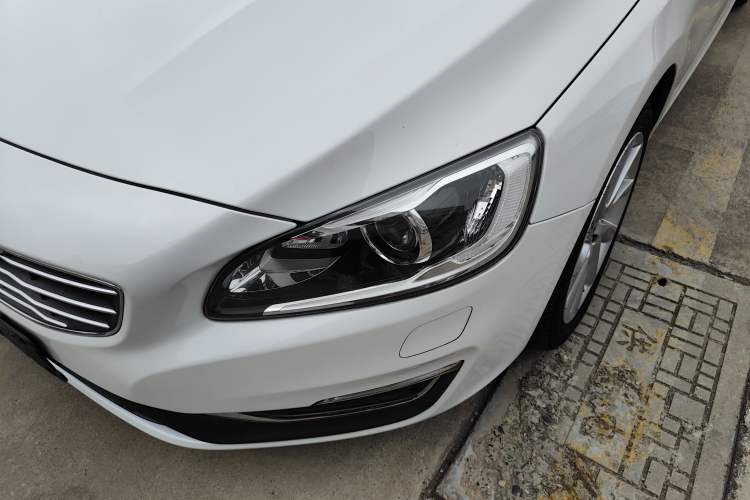 Used Volvo S60 2015 S60L 2.0T Zhiyuan Edition Left Front Headlight