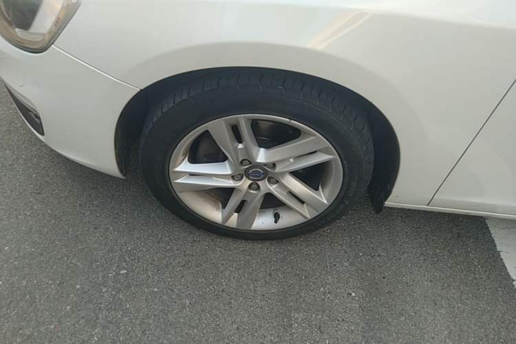 Used Volvo S60 2015 S60L T5 Intelligent Drive Edition Left Front Wheel Hub