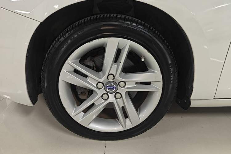 Used Volvo S60 2015 S60L T5 Intelligent Drive Edition Left Front Wheel Hub