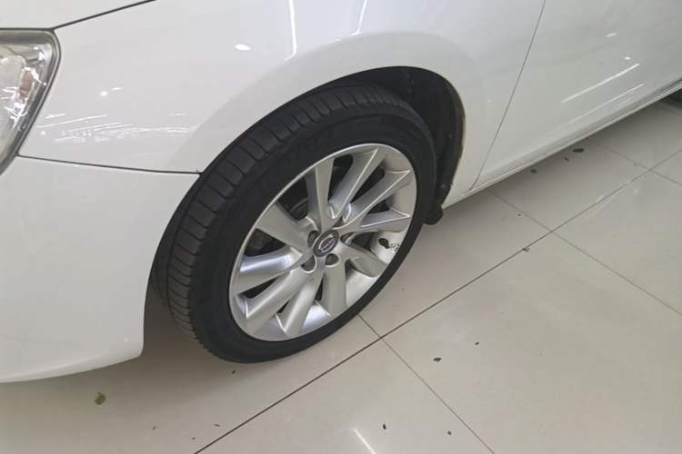 Used Volvo S60 2015 S60L 2.0T Zhiyuan Edition Left Front Wheel Hub