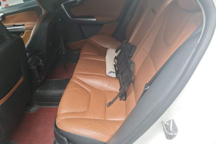 Used Volvo S60 2015 S60L 2.0T Zhiyuan Edition Left Rear Seat