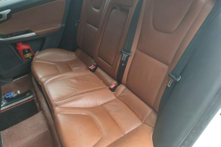 Used Volvo S60 2015 S60L 2.0T Zhiyuan Edition Left Rear Seat