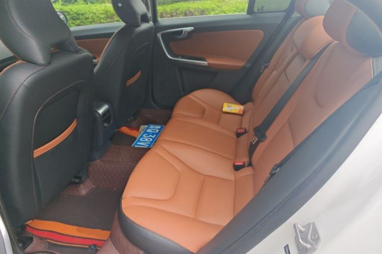 Used Volvo S60 2015 S60L 2.0T Zhiyuan Edition Left Rear Seat