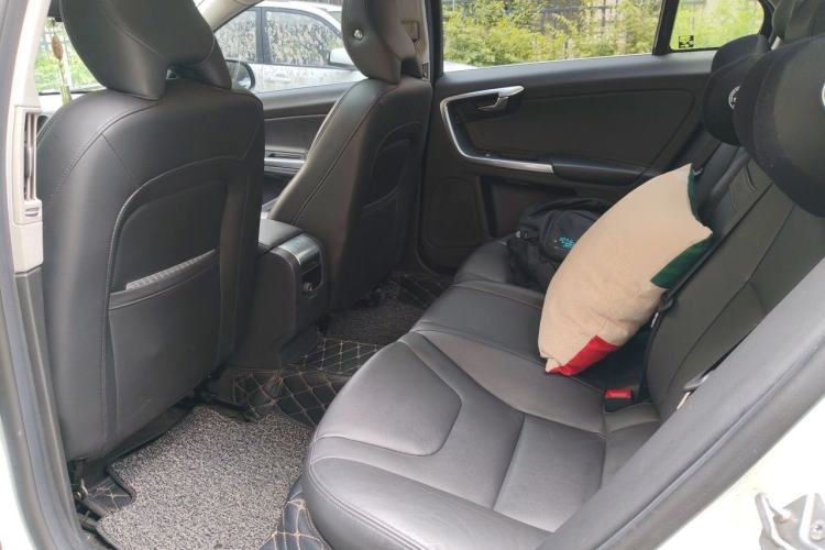 Used Volvo S60 2015 S60L 2.0T Zhiyuan Edition Left Rear Seat