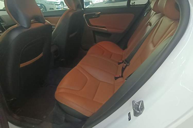 Used Volvo S60 2015 S60L 2.0T Zhiyuan Edition Left Rear Seat