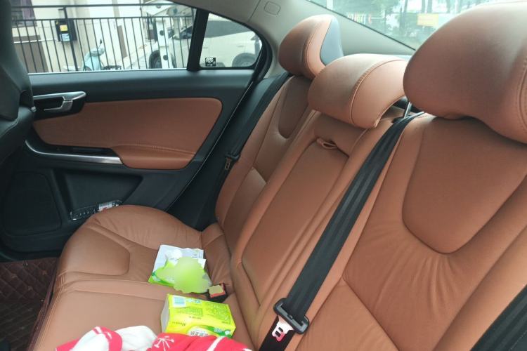 Used Volvo S60 2015 S60L 2.0T Zhiyuan Edition Left Rear Seat