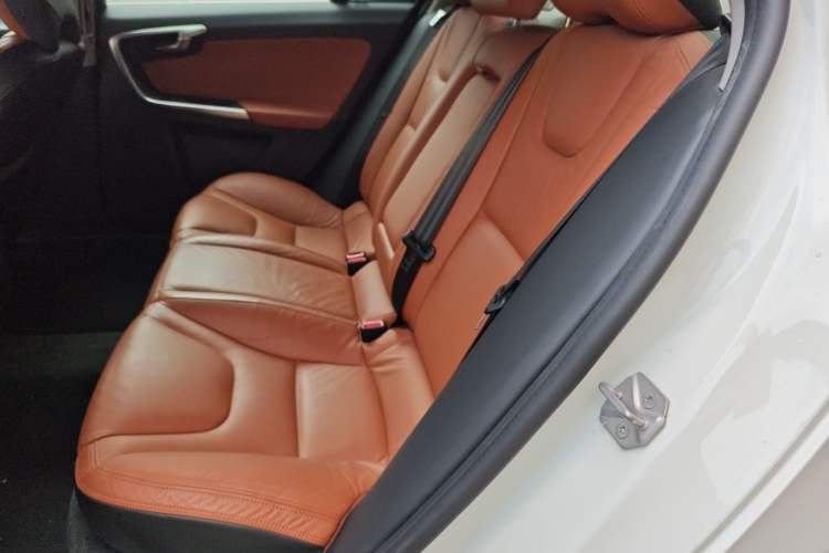 Used Volvo S60 2015 S60L 2.0T Zhiyuan Edition Left Rear Seat
