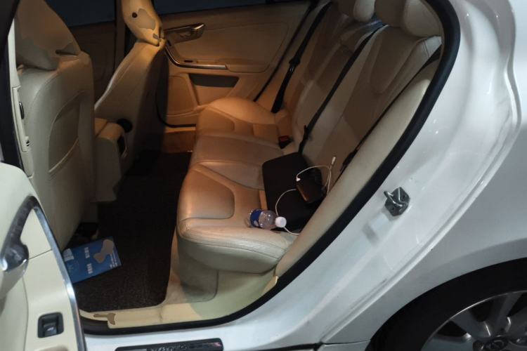 Used Volvo S60 2015 S60L 2.0T Zhiyuan Edition Left Rear Seat