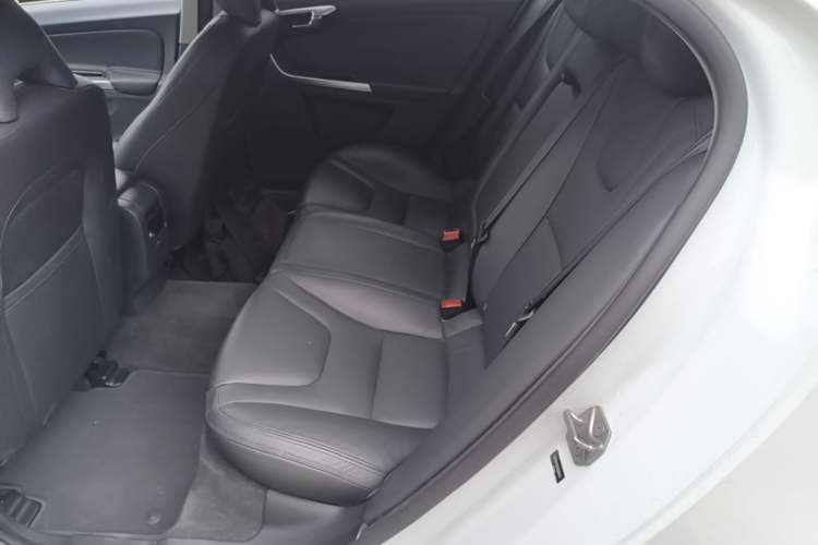 Used Volvo S60 2015 S60L 2.0T Zhiyuan Edition Left Rear Seat