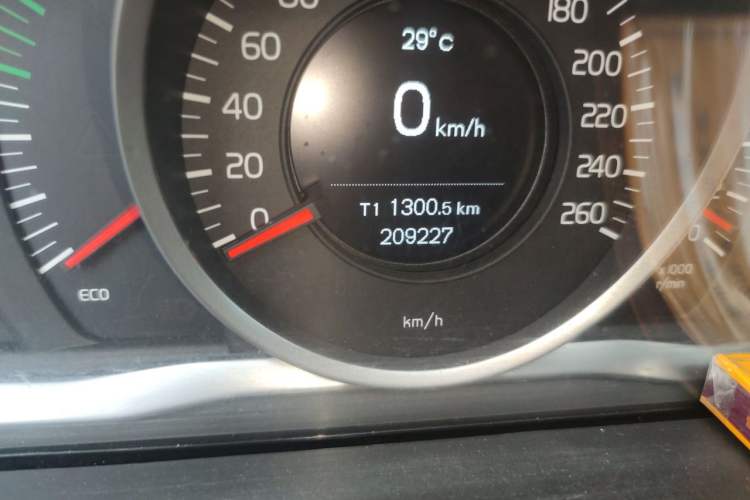 Used Volvo S60 2015 S60L 2.0T Zhiyuan Edition Odometer Close Up