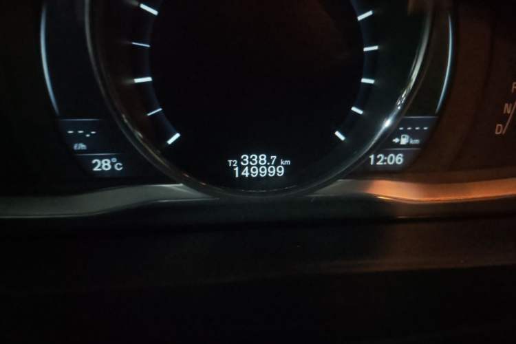 Used Volvo S60 2015 S60L T5 Intelligent Drive Edition Odometer Close Up