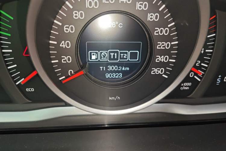 Used Volvo S60 2015 S60L 2.0T Zhiyuan Edition Odometer Close Up