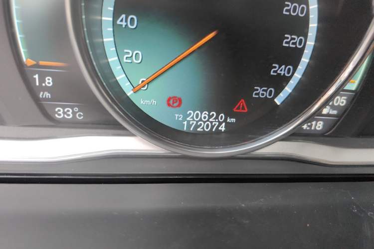 Used Volvo S60 2015 S60L 2.0T Zhiyuan Edition Odometer Close Up
