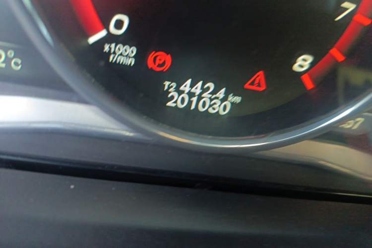 Used Volvo S60 2015 S60L T5 Intelligent Drive Edition Odometer Close Up