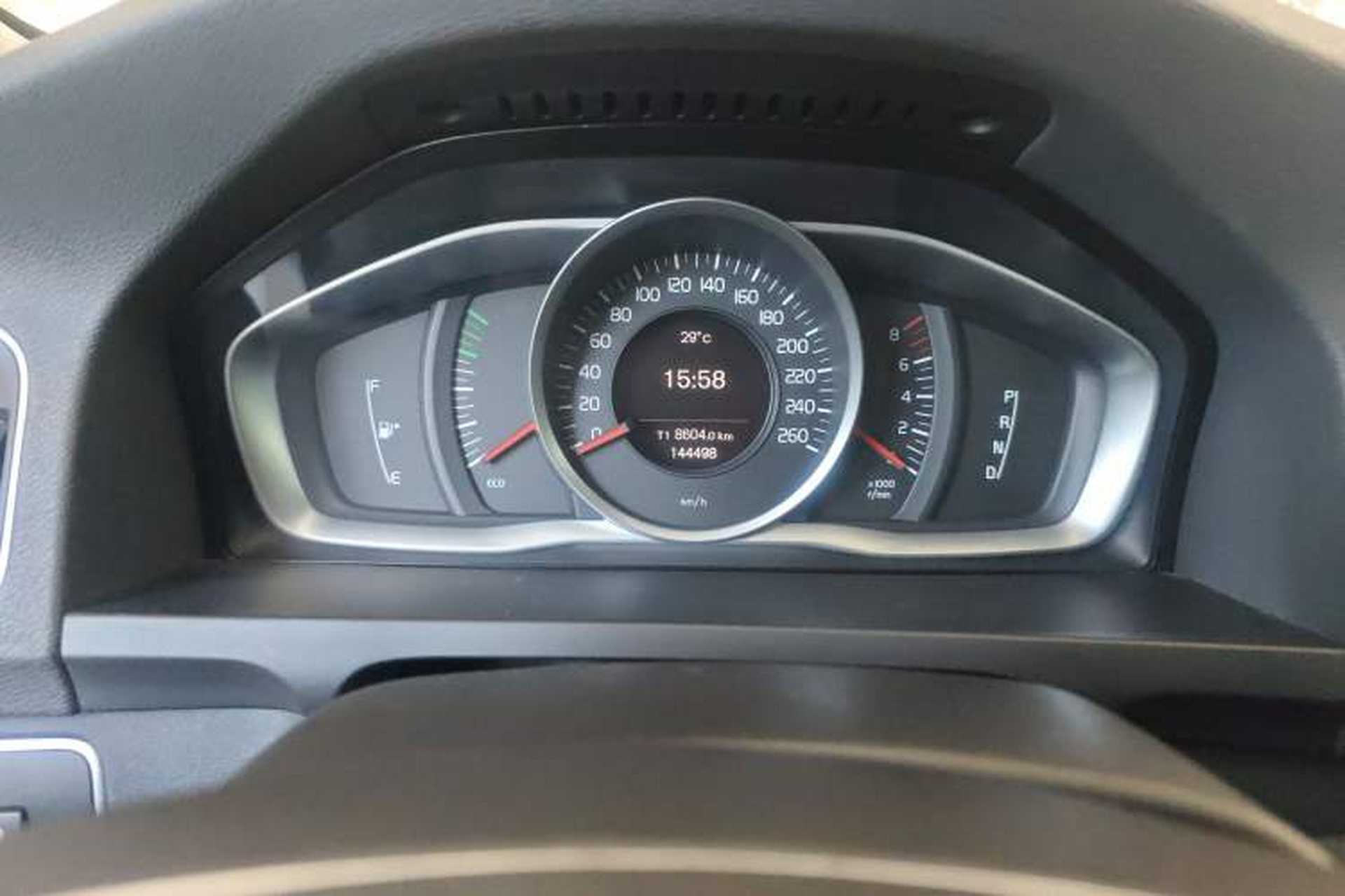 Used Volvo S60 2015 S60L 2.0T Zhiyuan Edition Odometer Close Up