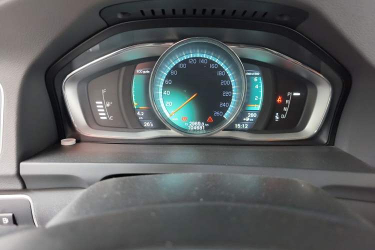 Used Volvo S60 2015 S60L T5 Intelligent Drive Edition Odometer Close Up