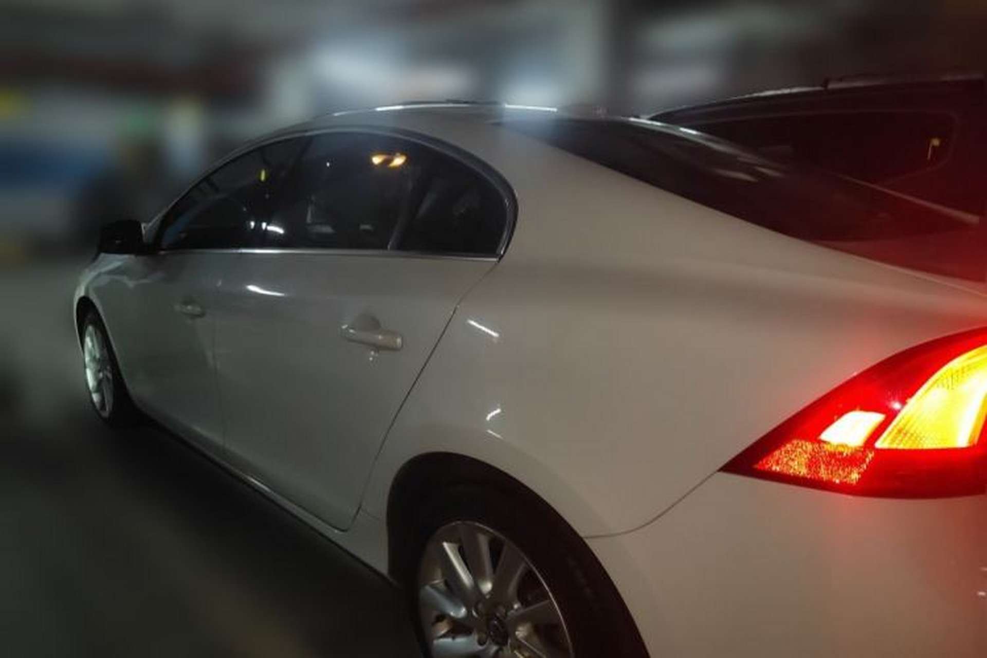 Used Volvo S60 2015 S60L 2.0T Zhiyuan Edition Rear Left 45 Deg