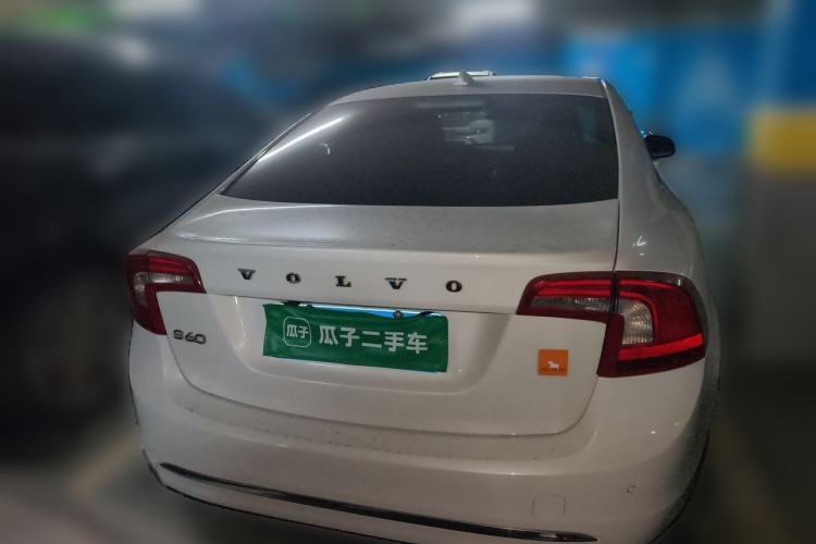 Used Volvo S60 2015 S60L 2.0T Zhiyuan Edition Rear