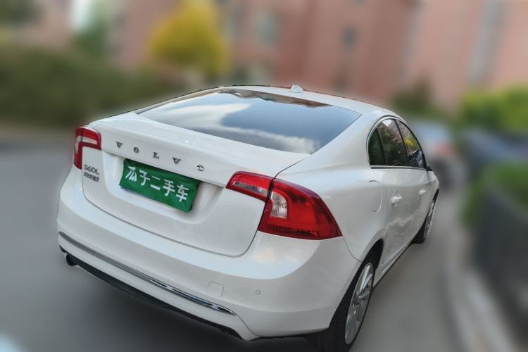 Used Volvo S60 2015 S60L 2.0T Zhiyuan Edition Rear Right 45 Deg