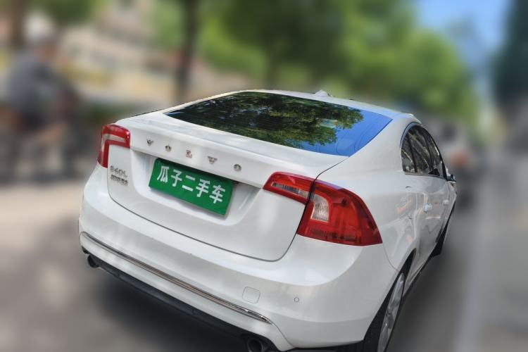 Used Volvo S60 2015 S60L 2.0T Zhiyuan Edition Rear Right 45 Deg