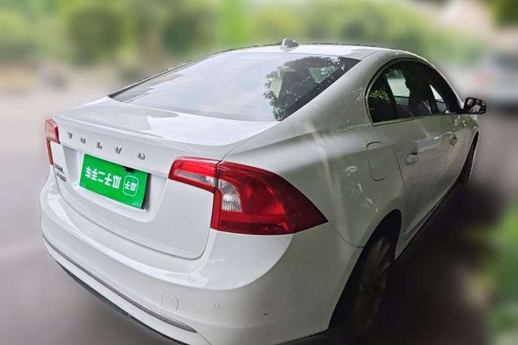 Used Volvo S60 2015 S60L 2.0T Zhiyuan Edition Rear Right 45 Deg