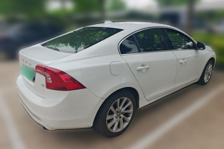 Used Volvo S60 2015 S60L 2.0T Zhiyuan Edition Rear Right 45 Deg