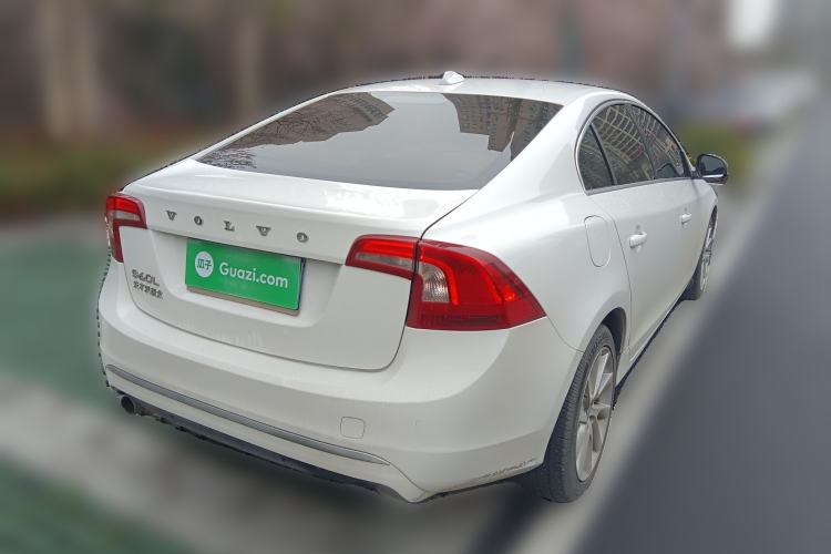 Used Volvo S60 2015 S60L 2.0T Zhiyuan Edition Rear Right 45 Deg