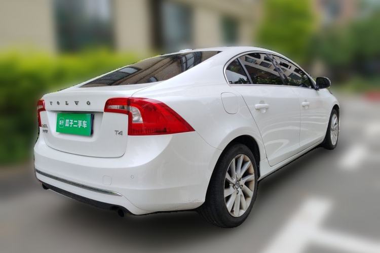 Used Volvo S60 2015 S60L 2.0T Zhiyuan Edition Rear Right 45 Deg