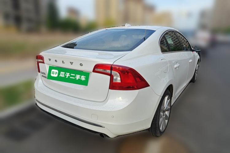 Used Volvo S60 2015 S60L 2.0T Zhiyuan Edition Rear Right 45 Deg
