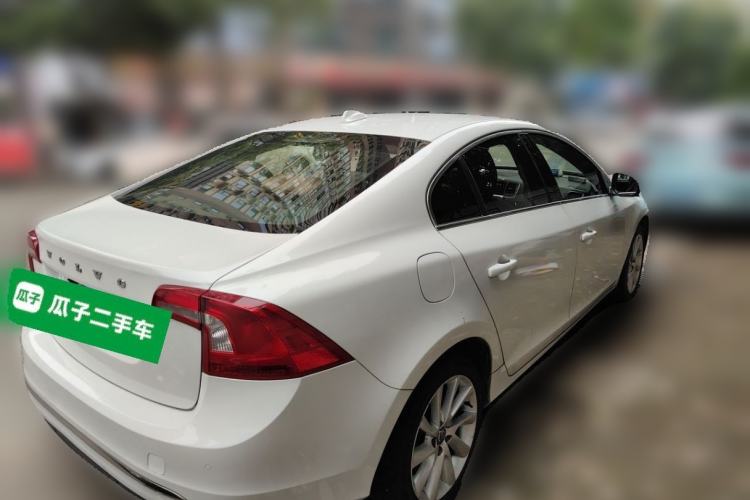 Used Volvo S60 2015 S60L 2.0T Zhiyuan Edition Rear Right 45 Deg